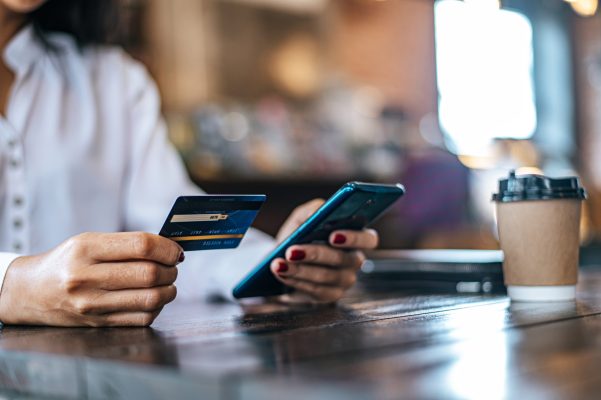 Pay for goods by credit card through a smartphone in a coffee sh